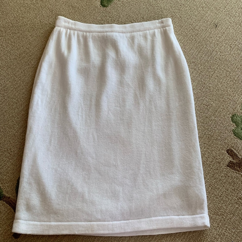 Anne Klein knit white skirt, quality fabric